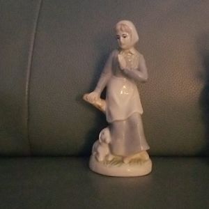 61/4 inch Espada Navarro figurine ,young woman